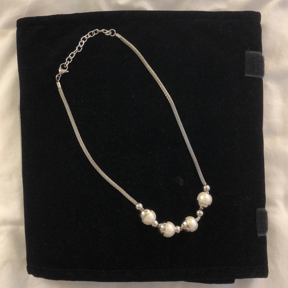 Necklace. NEW